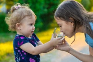 canicule bébé et enfant les gestes indispensables