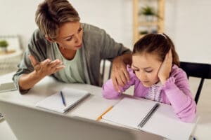 phrases à dire à un enfant pour tenir ses limites face aux pleurs crises d'un enfant
