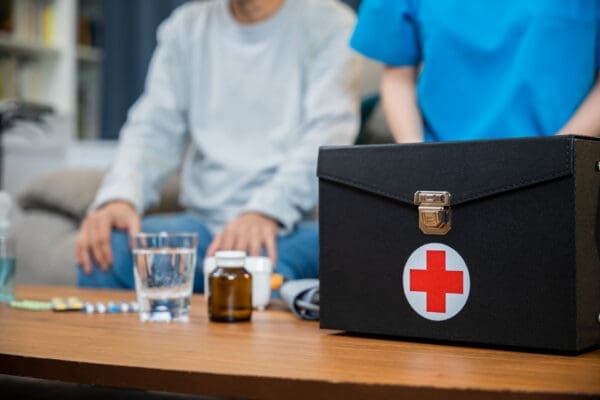 que mettre dans une trousse de secours pour une randonnée avec des enfants